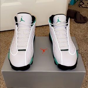 Air Jordan 13s (Lucky Green) size 9.5